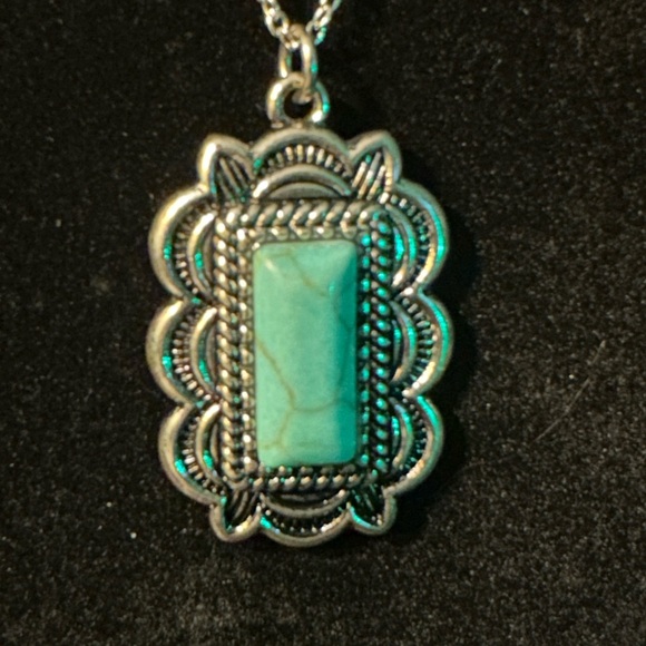Gorgeous Turquoise Necklace - Picture 2 of 4